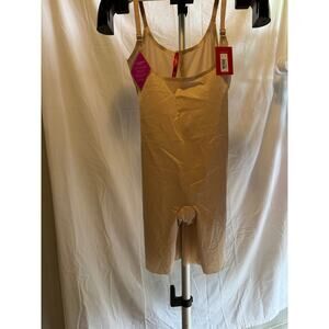 Spanx Thinstincts Open bust mid thigh BodySuit